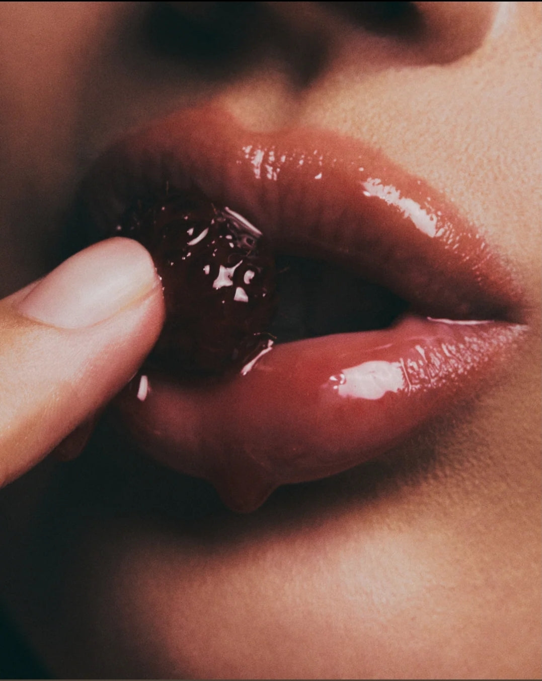 Vita Glow Lip Oil - Chilled Berry 4.5g